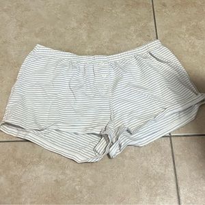 ☆ Brandy Shorts ☆
Fast shipping!